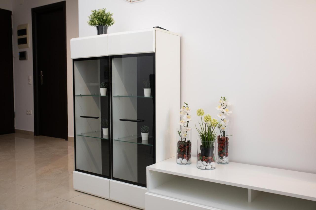 Nobel: Premium Two-Room Apartment In Bucharest'S City Center! Buitenkant foto